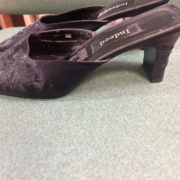 Indeed ladies 10 black emboss heels - Picture 2 of 5